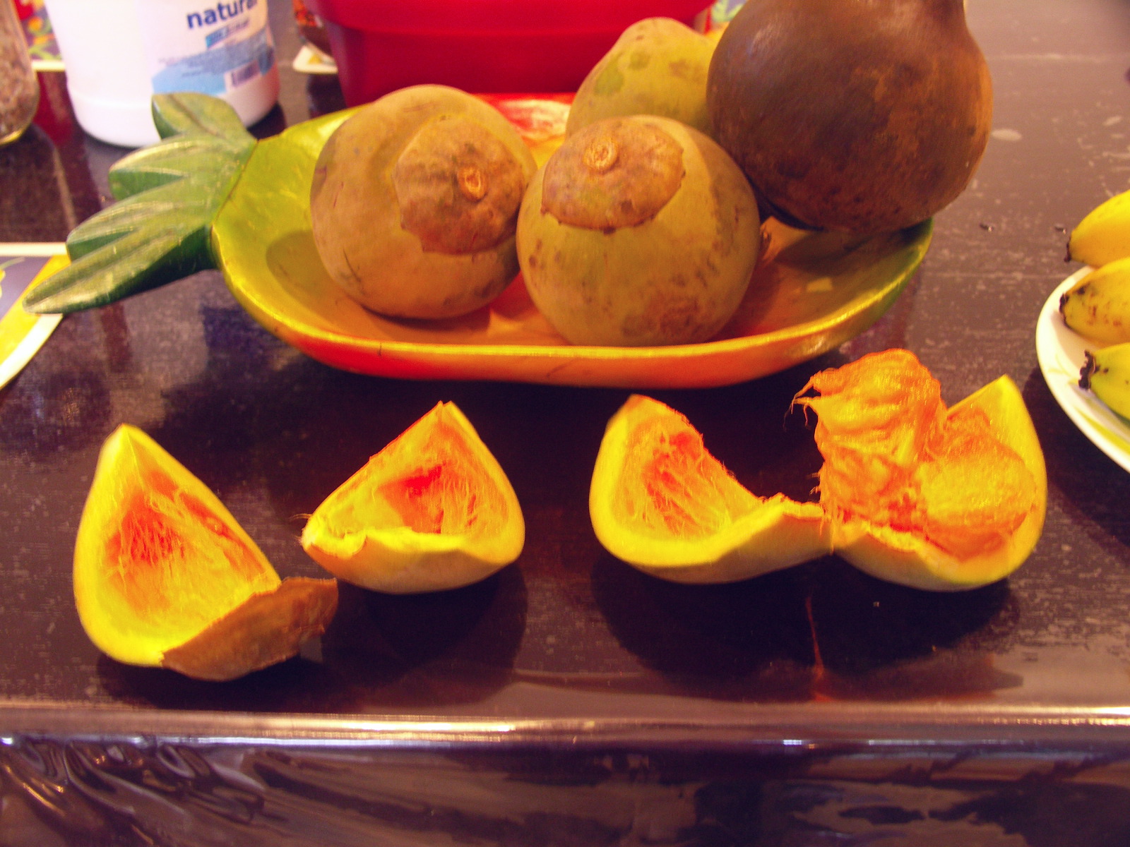 Zapote fruit, in vieren, grote pitten