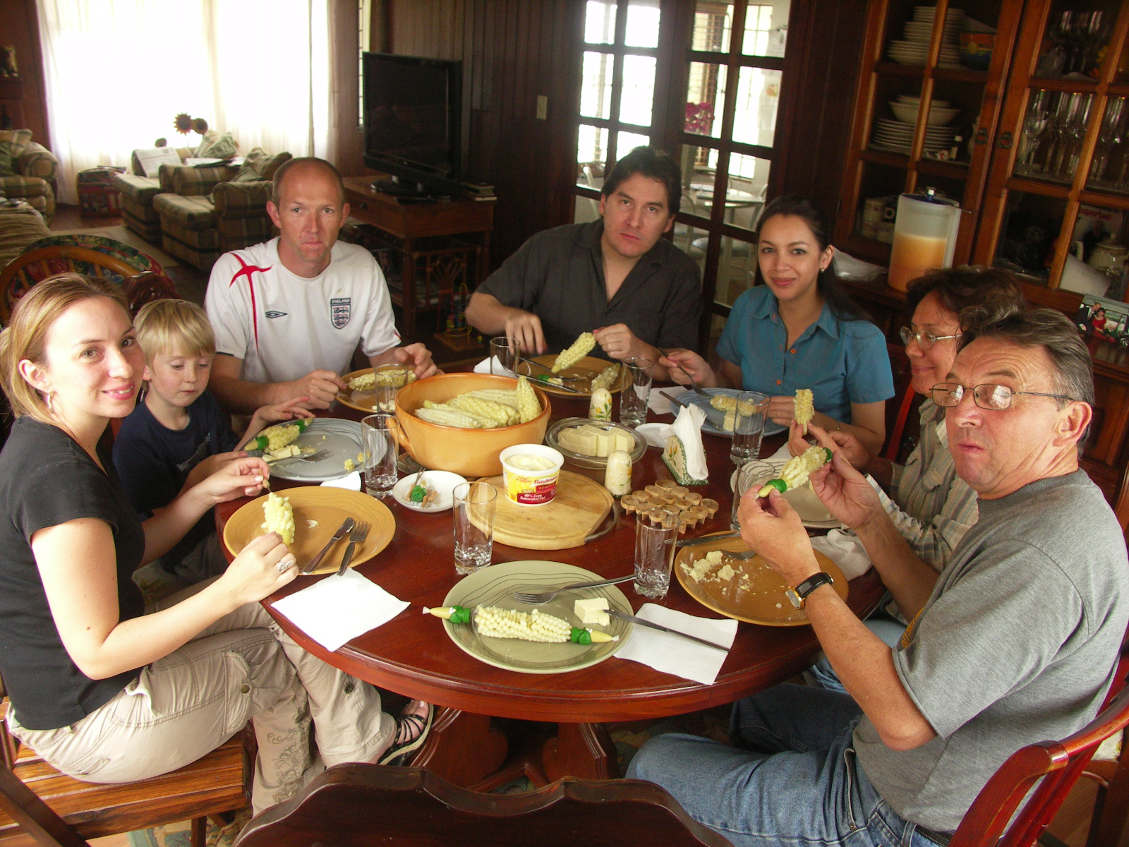 Andrea Isaak Rob, Kevin, Dalmita, Nelly en Keith, en prikkers voor de mais
